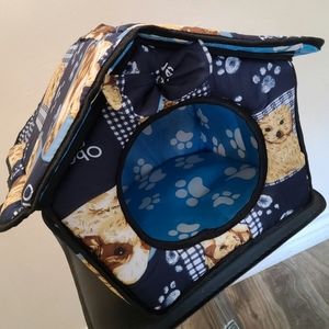 NWOT Portable, Lightweight Dog House